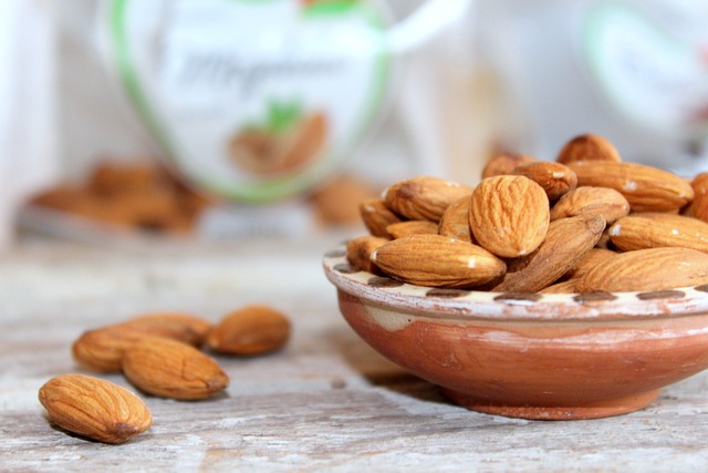 Almonds: The Crunchy Snack for Heart Health

aayushii.com